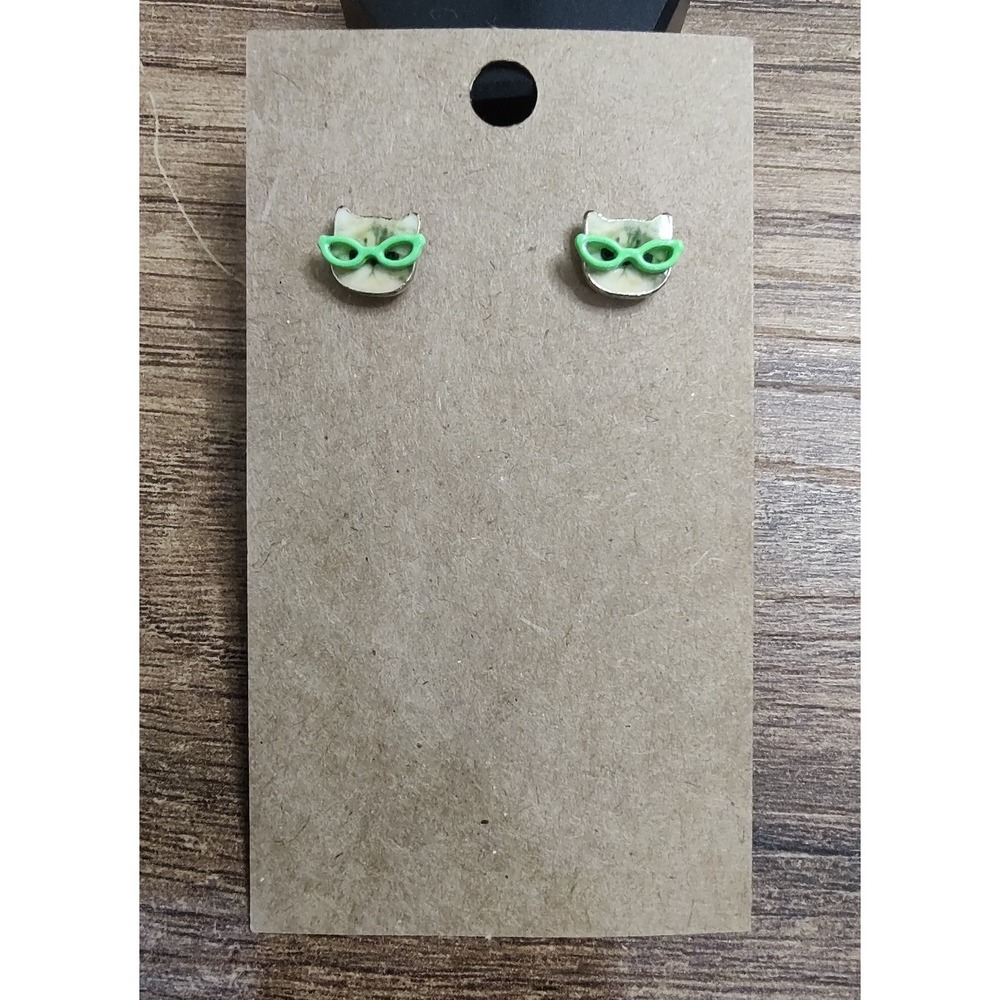 Cat Face Wearing Neon Green Glasses Pierced Earrings Z17
